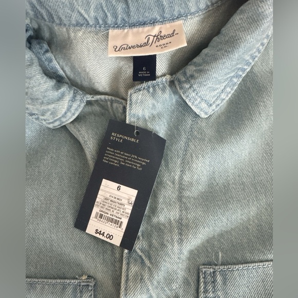 Universal Thread Light Blue Denim Overalls. Perfect for casual occasions. - Picture 4 of 7